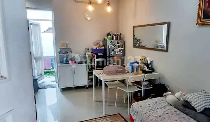 ruang tamu rumah siap huni di sakura