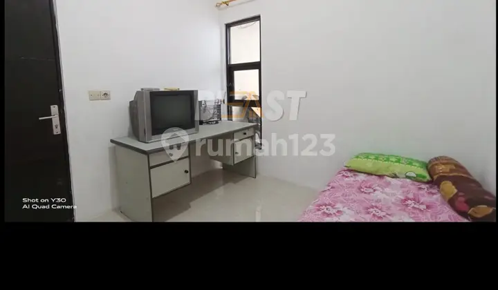kamar tidur rumah, di palm oasis, benowo,