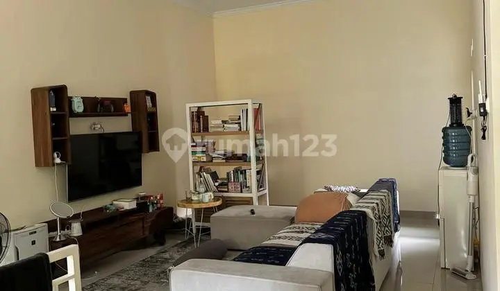 ruang keluarga dijual rumah siap huni di