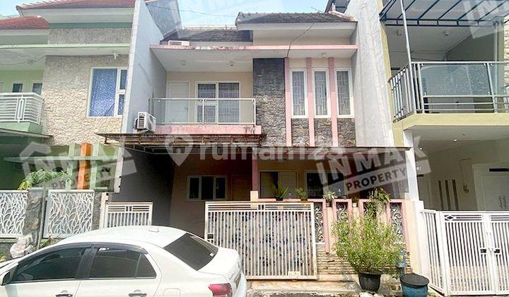 tampak depan rumah 2 lantai di sulfat
