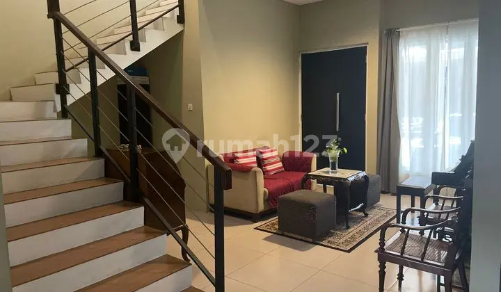 ruang keluarga dijual rumah rapih terawat siap