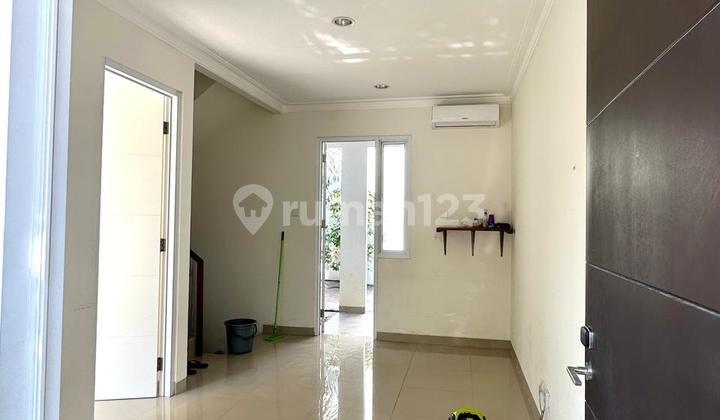 ruang keluarga dijual rumah di komplek citra