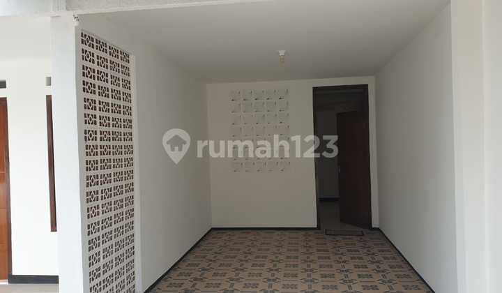 ruang makan rumah bagus shm di jalan