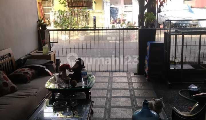 garasi/carport rumah bagus shm di komplek