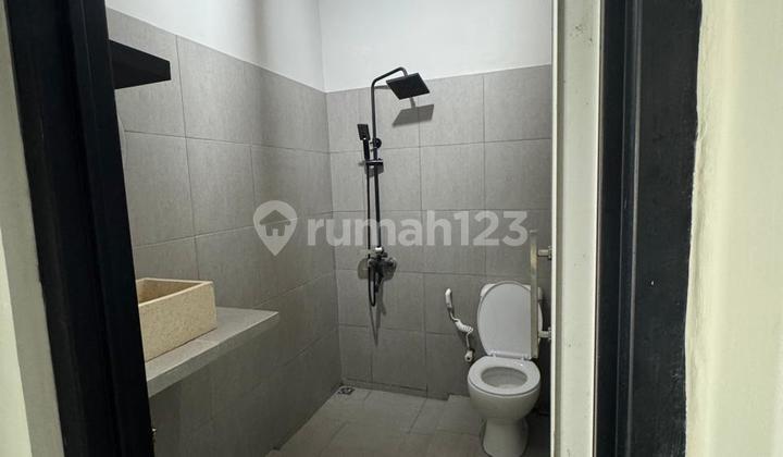 kamar mandi rumah bagus luas siap huni