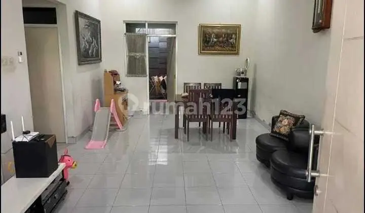 ruang makan rumah bagus shm di rumah