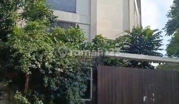 tampak depan dijual via lelang rumah citraland