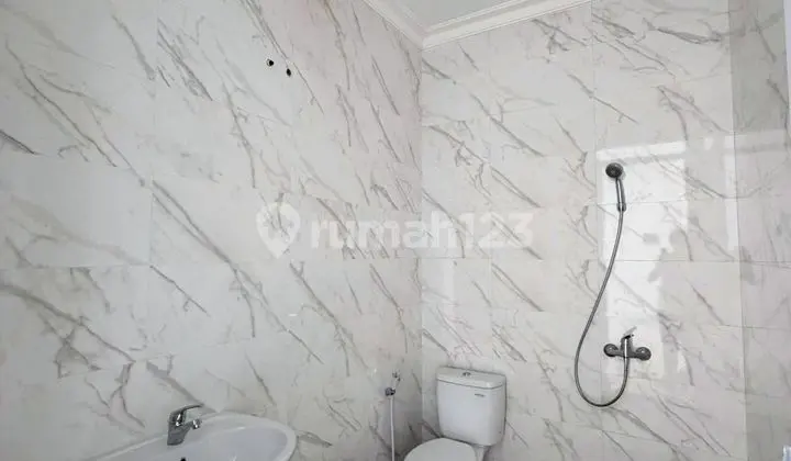 kamar mandi dijual rumah baru 2 lantai