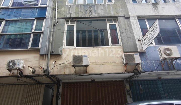 tampak depan dijual via lelang ruko surya