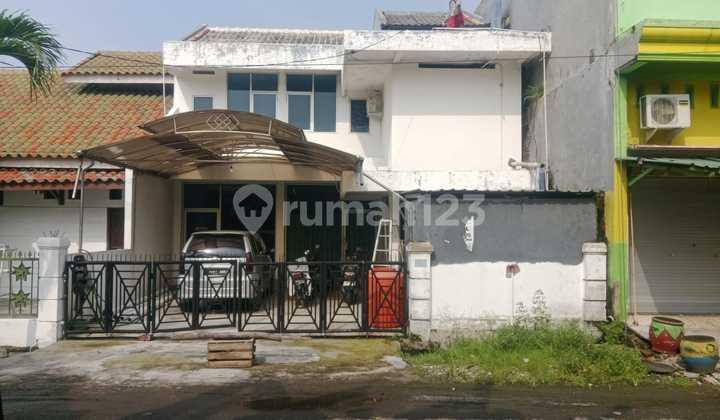 tampak depan dijual rumah 2 lantai cocok