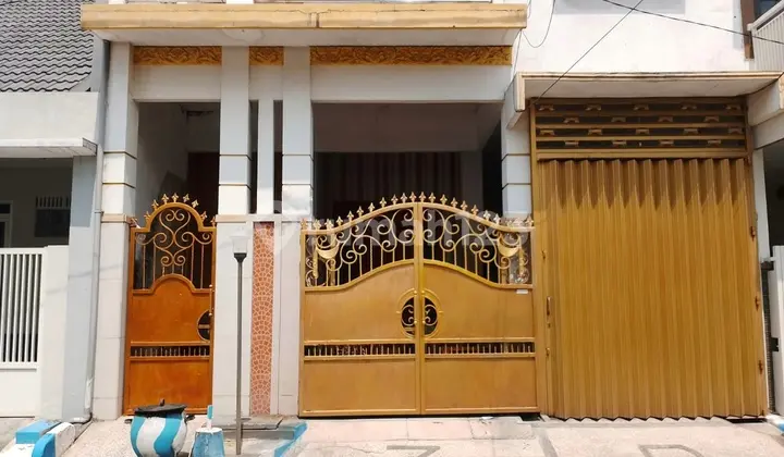 tampak depan dijual rumah siap huni di