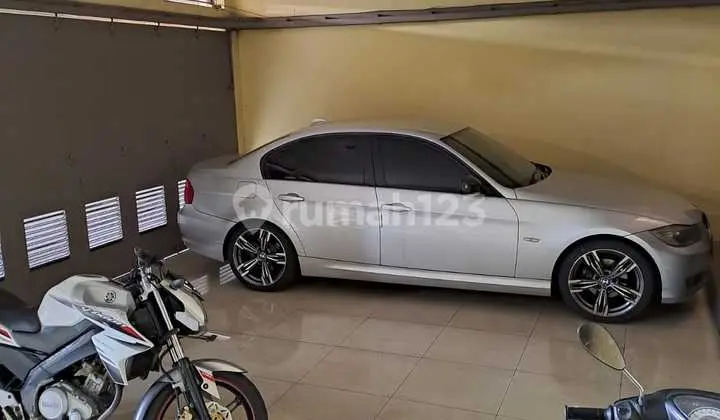 garasi/carport jual cepat rumah mewah lokasi