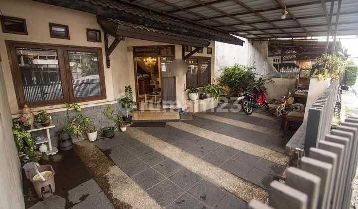 garasi/carport lagi bu pisan rumah terawat