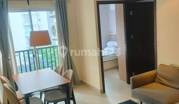 ruang tamu apartemen saveria, 2br - full