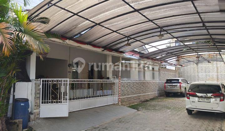 tampak depan dijual rumah luas dibawah pasaran