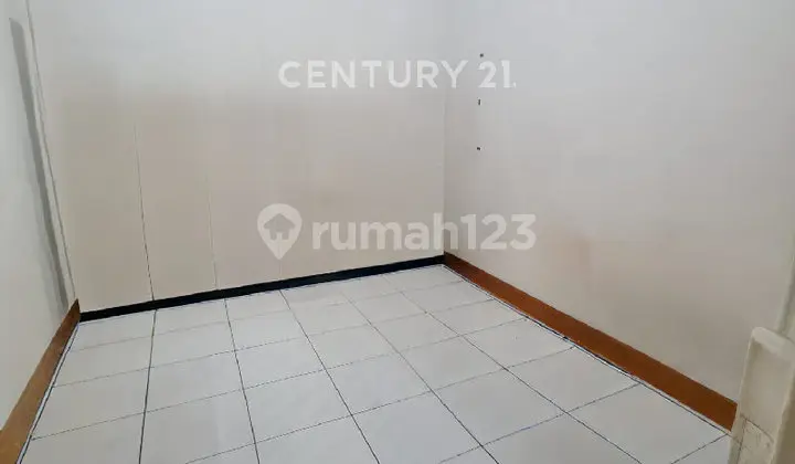 foto lainnya rumah luas hadap barat di