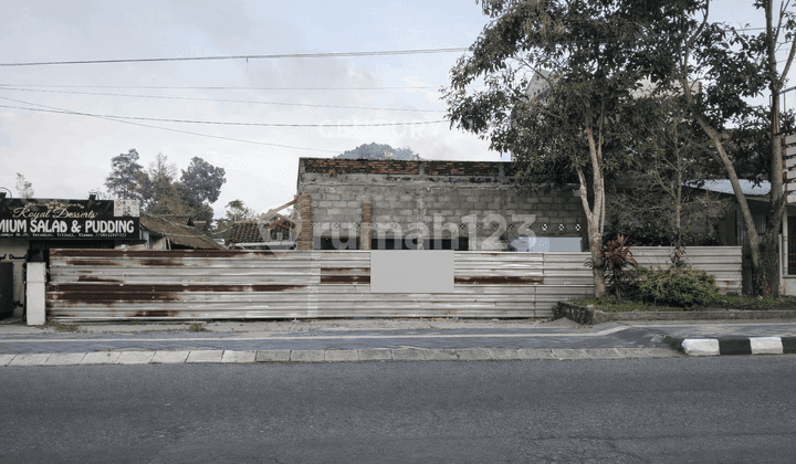 tampak depan tanah pekarangan dekat jl magelang