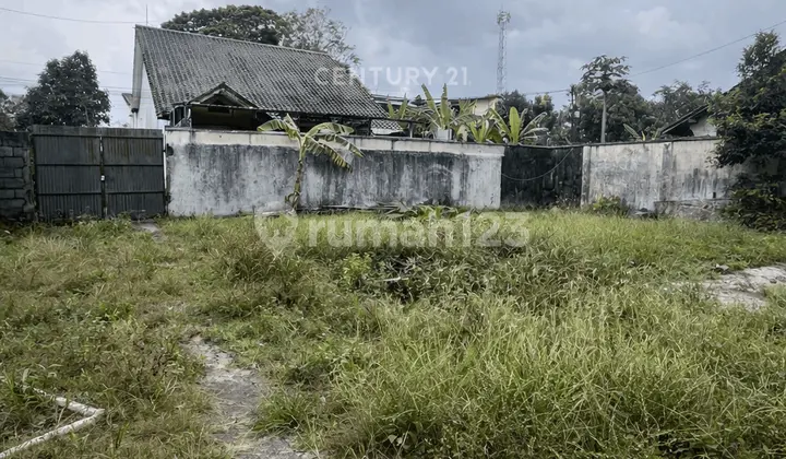 tampak depan tanah pekarangan dekat jl magelang