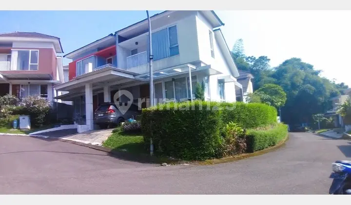 tampak depan rumah furnished renovated strategis rivella