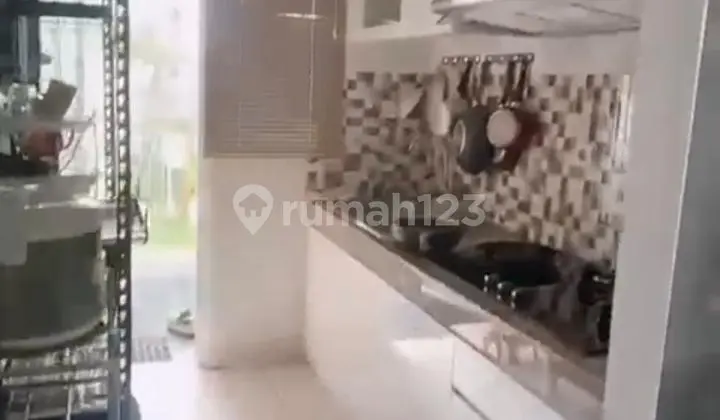 dapur rumah terawat full furnish vila