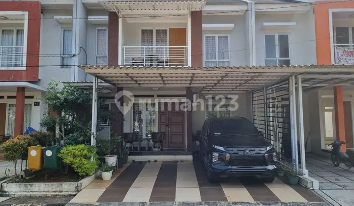 tampak depan rumah terawat full furnish vila