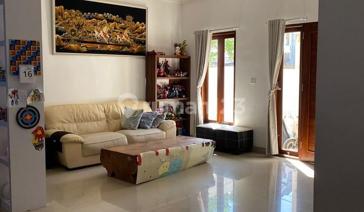 ruang tamu rumah royal garden residence nusa