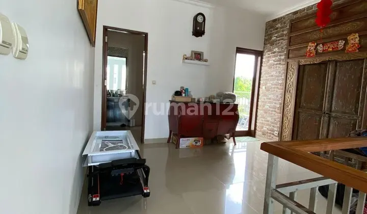 ruang tamu rumah royal garden residence nusa