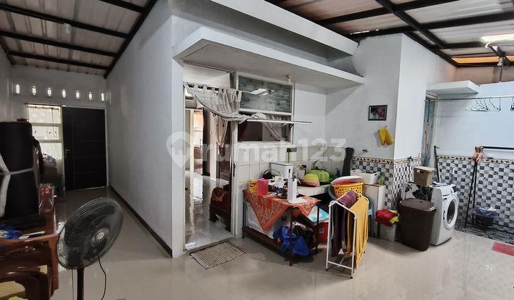 ruang makan rumah di bsb village aurora,