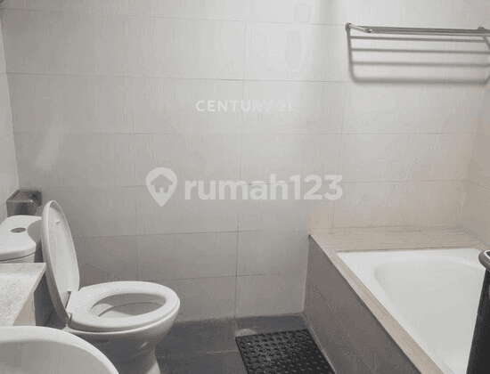 kamar mandi apartement braga furnished di tengah