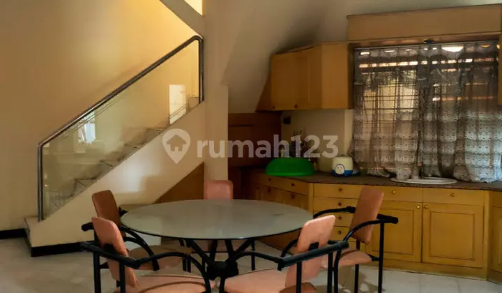 ruang makan rumah siap huni, nirwana eksekutif