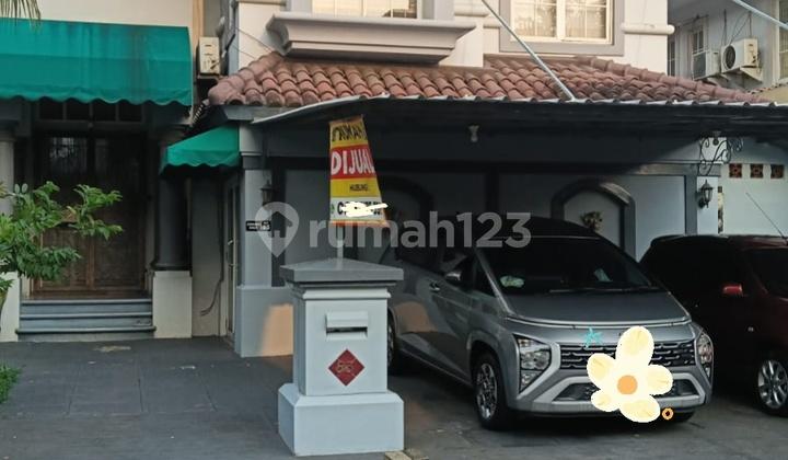 garasi/carport dijual rumah mewah fully furnished