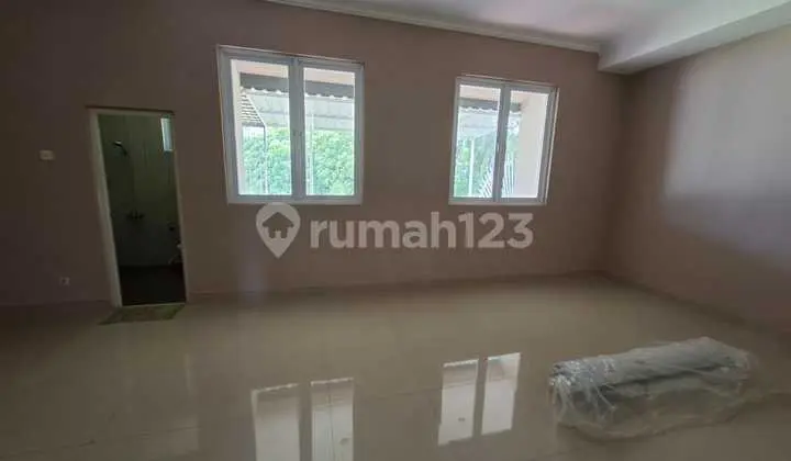 ruang keluarga hunian eksklusif lippo karawaci taman