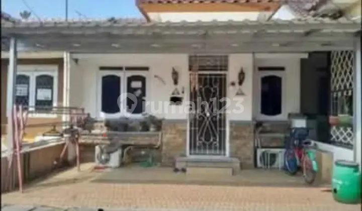 tampak depan rumah rapih nyaman siap huni