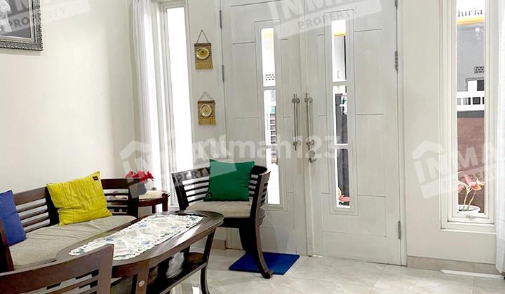 ruang tamu hunian nyaman, daerah joyo grand,