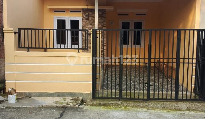 tampak depan rumah 1 lantai nyaman &