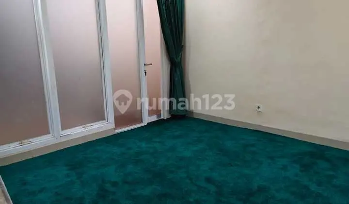 ruang keluarga rumah di jual kawasan premium