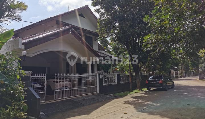 tampak depan hunian tenang homey luas, kokoh