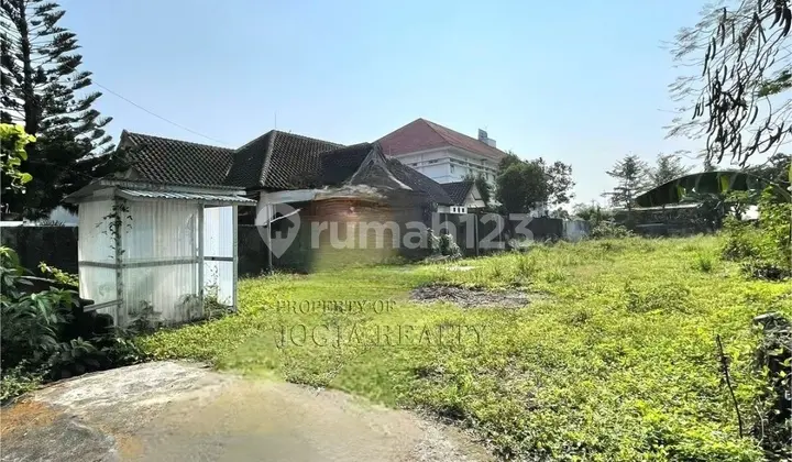 tampak depan tanah cantik premium dilokasi yang