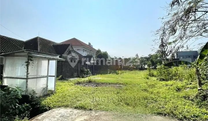 tampak depan tanah cantik premium dilokasi yang