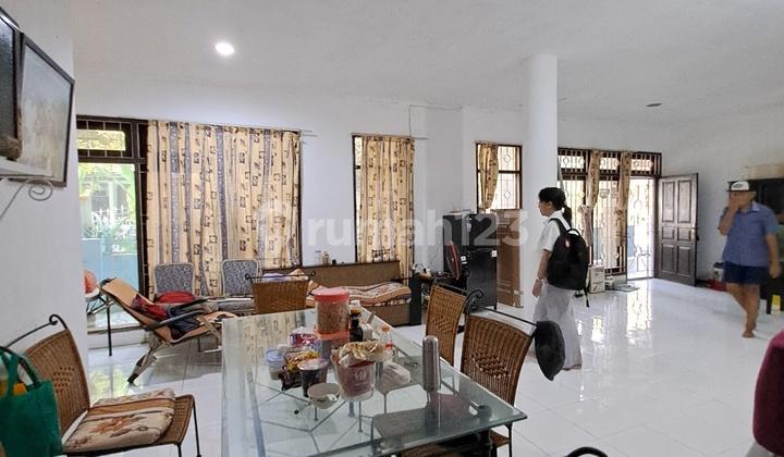 ruang keluarga rumah taman griya 2lantai 2,5are