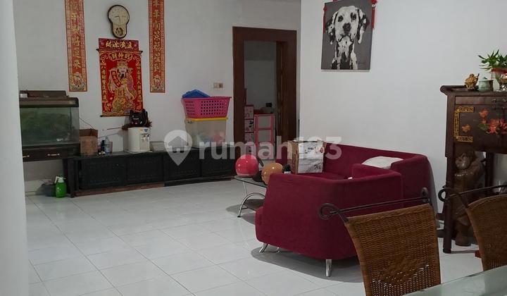 ruang tamu rumah taman griya 2lantai 2,5are