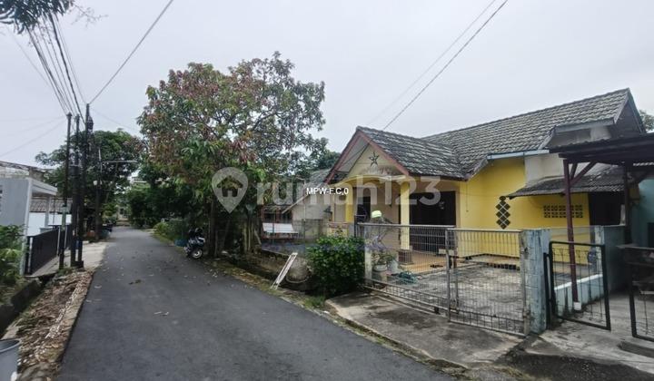 tampak depan dijual rumah petak 1 lt