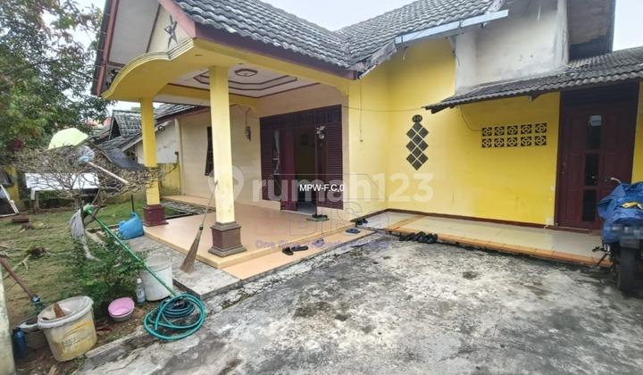 tampak depan dijual rumah petak 1 lt