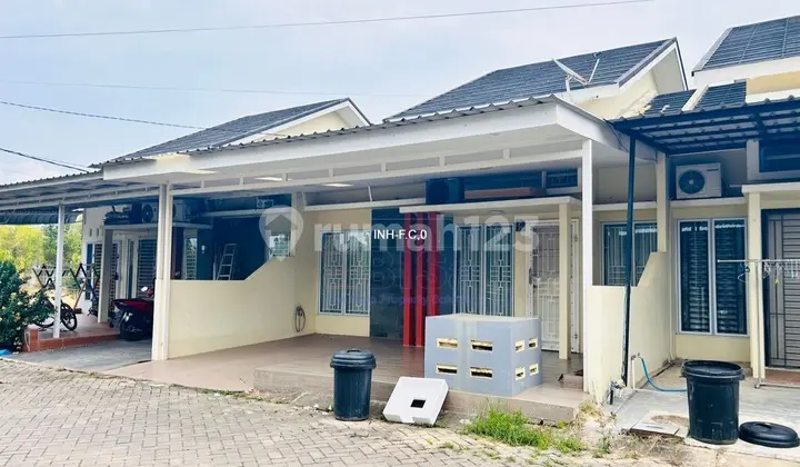 tampak depan dijual rumah bagus siap huni