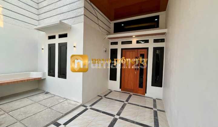 teras rumah baru di komplek griya