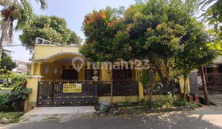 tampak depan rumah siap huni dan sangat