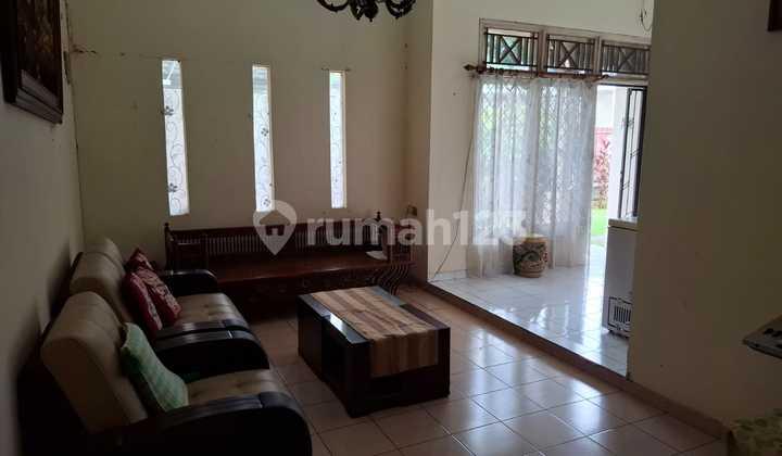 ruang tamu rumah di komplek depkes 3