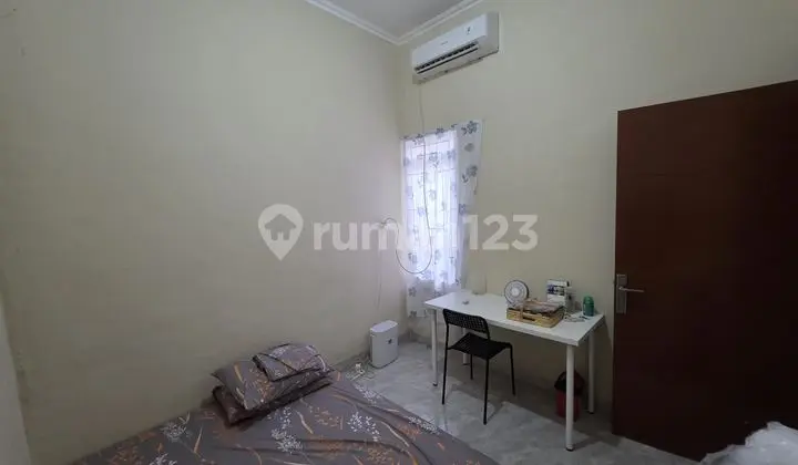 kamar tidur rumah dengan posisi hoek dan