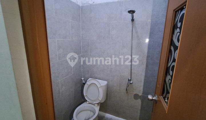 kamar mandi rumah siap huni di cimanggis