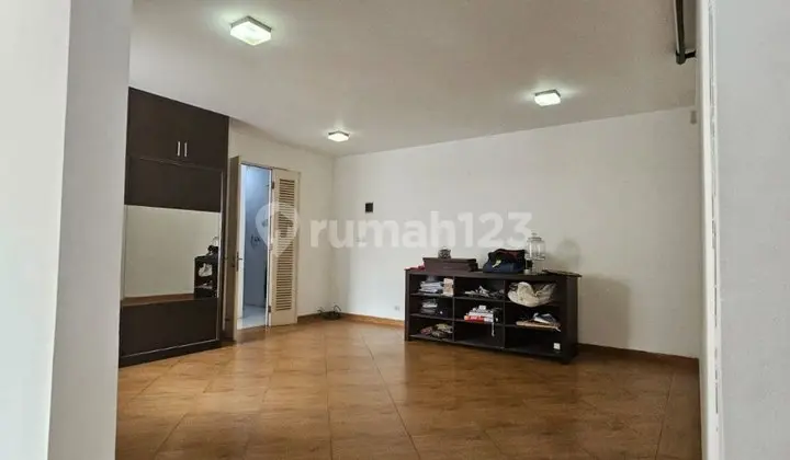 kamar tidur di jual rumah rapi siap